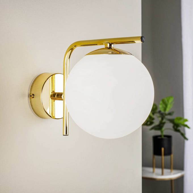 Domiluce Wandlamp Aurora, goudkleurig, glas, 17 cm hoog, bol, E14