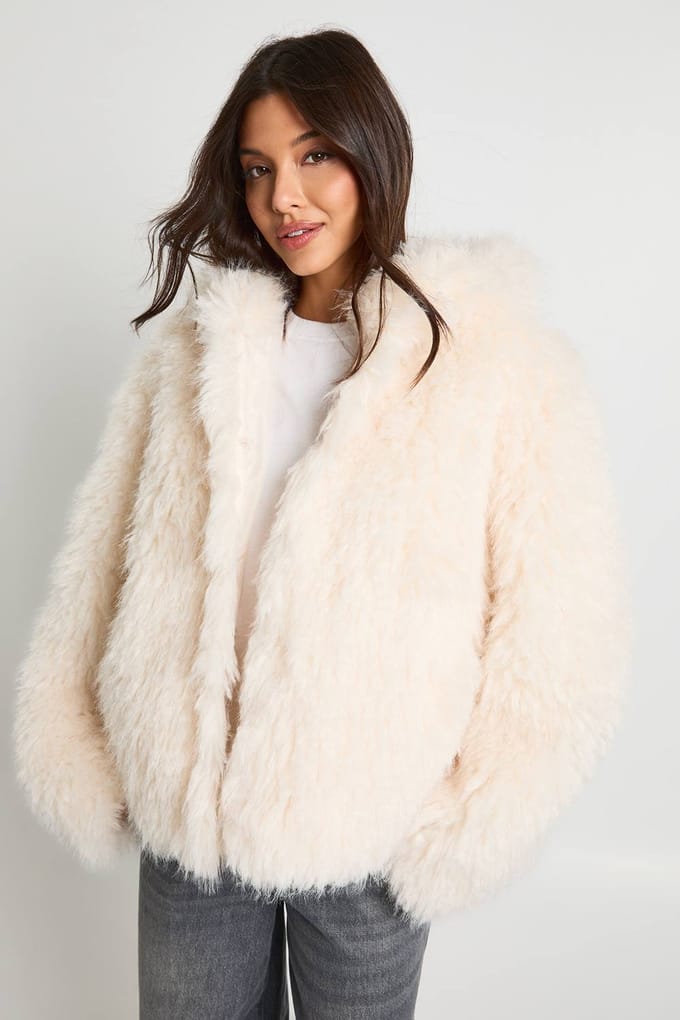 boohoo Dames Capuchon korte bontjas | Creme | Maat: 36