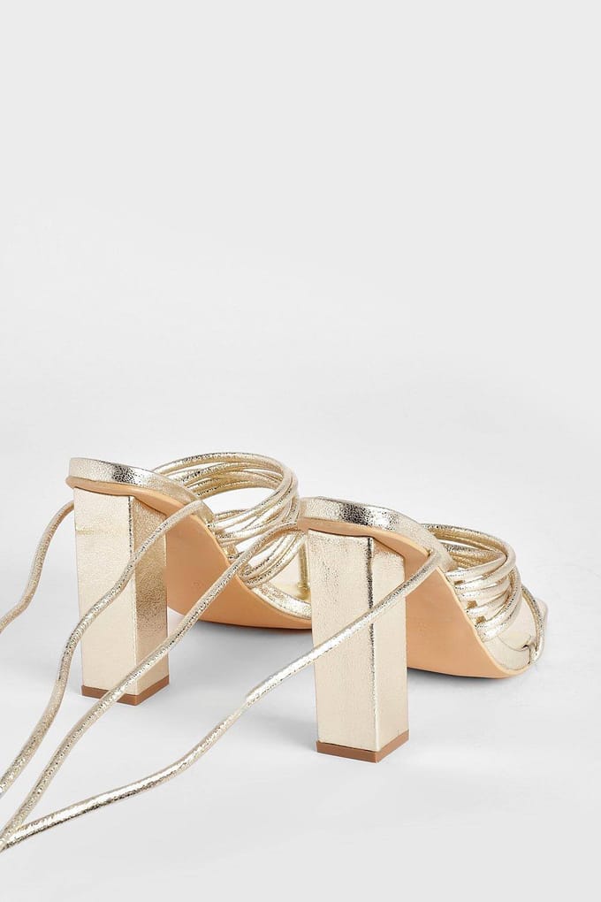 boohoo Dames Brede pasvorm multi-strook blockhak gesnoerde sandalen | Goud | Maat: 38
