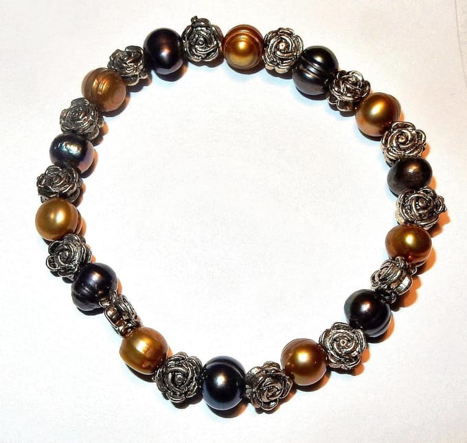 Trendy  Elastische Parel en Zilver Armband 8 mm.