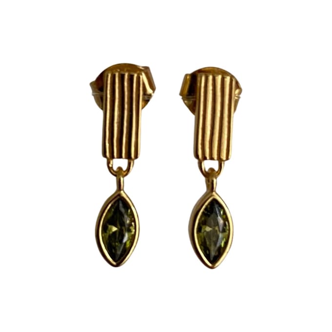 Drop oorbel met groene steen