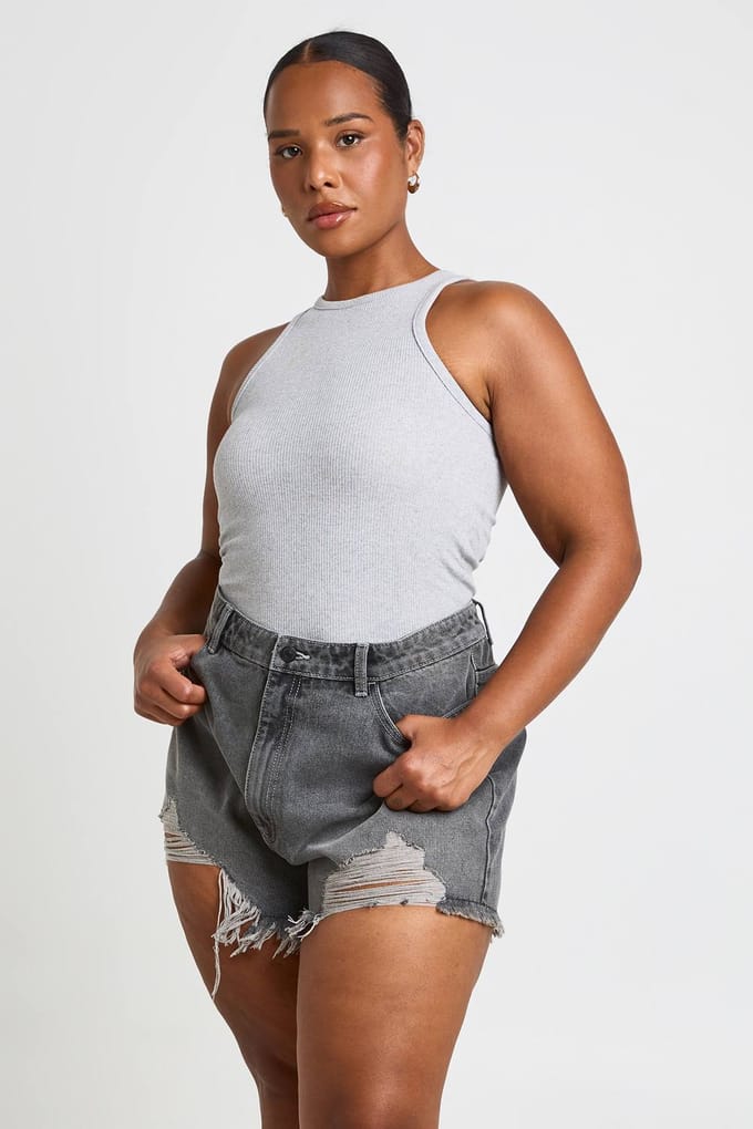 boohoo Dames Plus Size Hoge Taille Gescheurde Mom Shorts | Greywash | Maat: 54