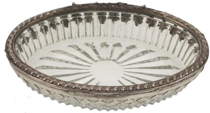 Soap Dish oval glass and silvered edge 12x8x2cm