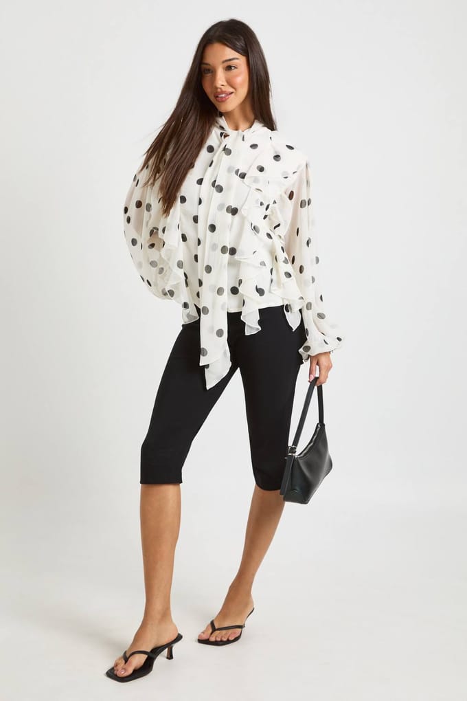 boohoo Dames Polka Dot Chiffon Blouse met Ballonmouwen | Wit | Maat: 38