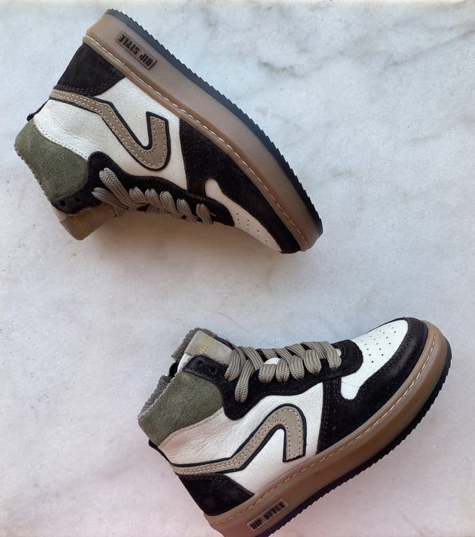 Hip sneaker maat 28