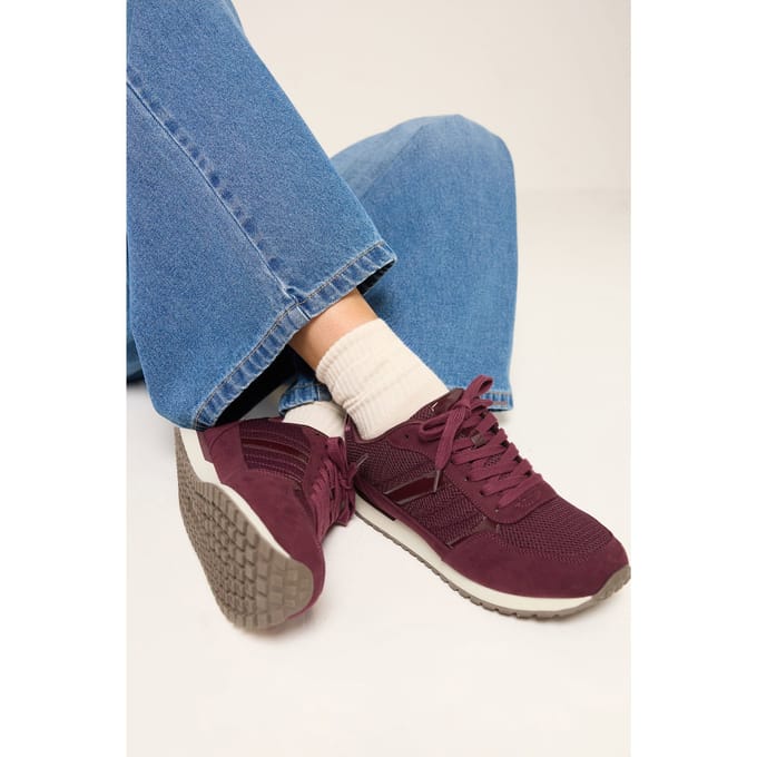 Yours Bordeauxrode Sneakers Met Zijstreep En Vetersluiting In Brede Eeepasvormsize 38EEE