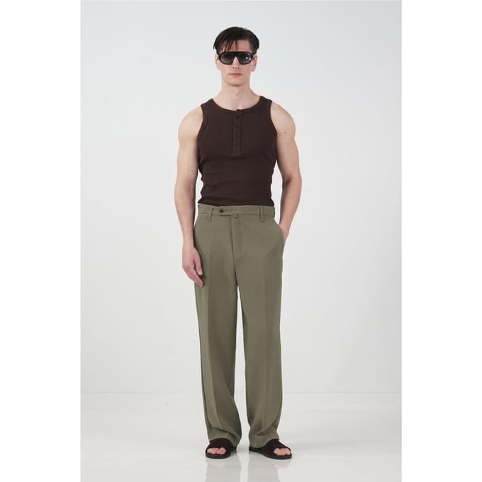 Op maat gemaakte broek met rechte pijpen en gemiddelde taille