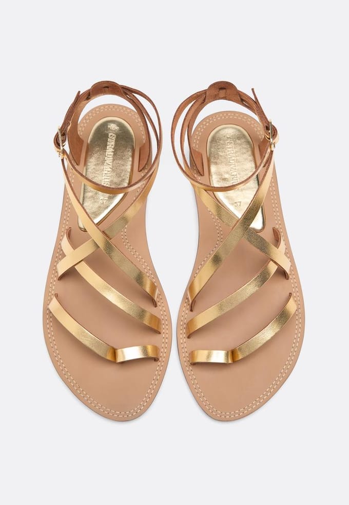 Stradivarius Platte leren sandalen met strikbandjes  GOUD 36