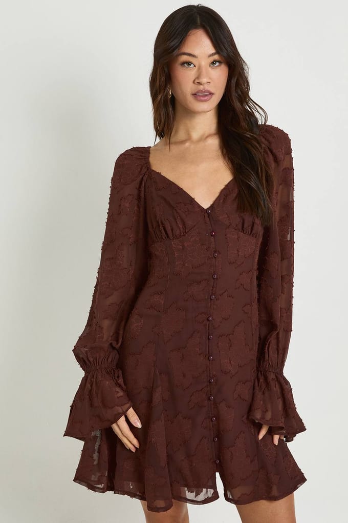 boohoo Dames Tall Burnout Bloemen Godet Zoom Mini Jurk | Chocoladebruin | Maat: 38