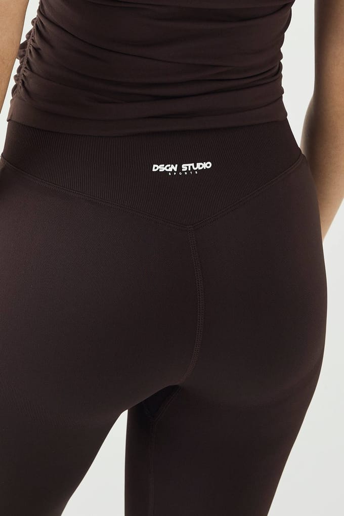 Dames DSGN Studio Ultra Contour Naadloze Hoge Taille Legging | Coffee Bean | Maat: Medium