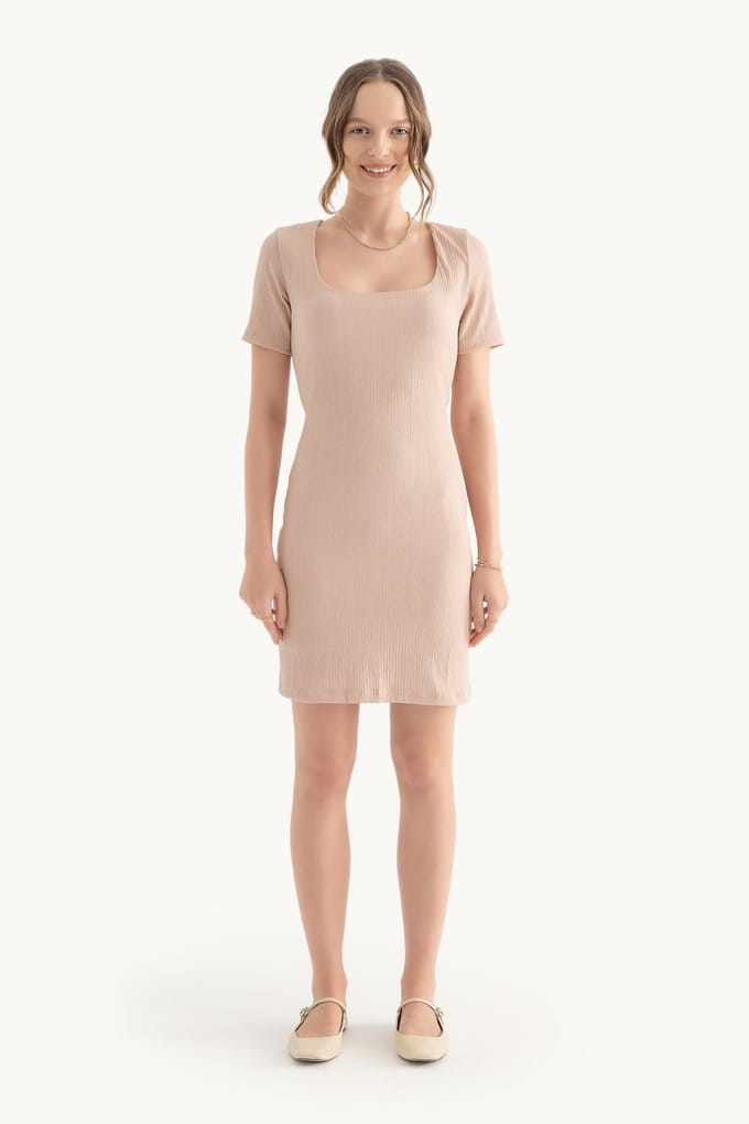 Vierkante Hals Korte Mouw Mini Bodycon Jurk