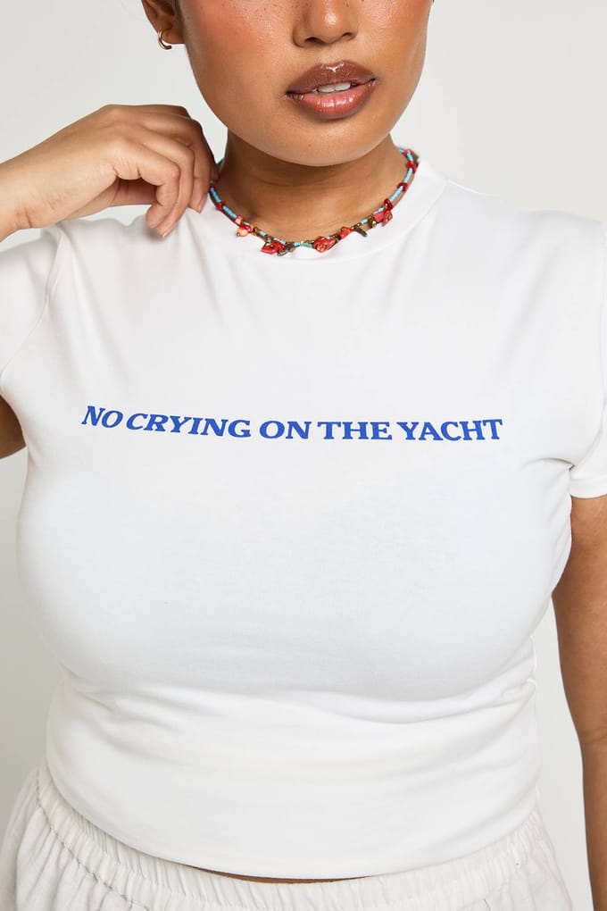 boohoo Dames Plus No Crying On The Yacht Print Baby Tee | Wit | Maat: 44