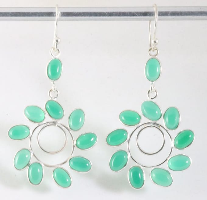 Grote zilveren oorbellen met groene chalcedoon