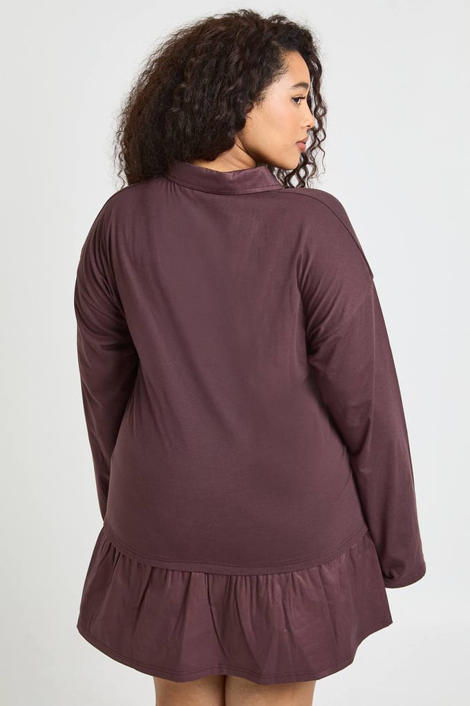 boohoo Dames Plus Frill Zoom T-Shirt Jurk | Chocoladebruin | Maat: 44