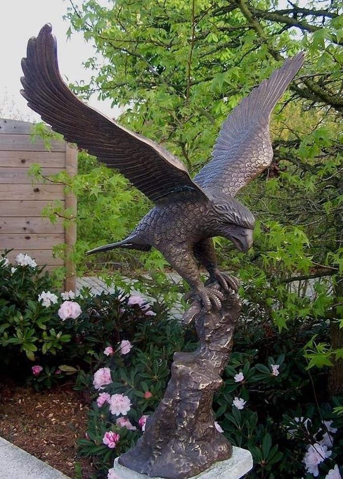 Tuinbeeld - bronzen beeld - Arend met gespreide vleugels - Bronzartes - 76 cm hoog
