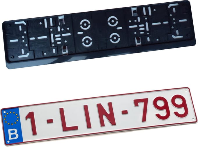 Nummerplaathouder ZWART ABS MET BOORD voor nummerplaat 520x110mm BELGIË