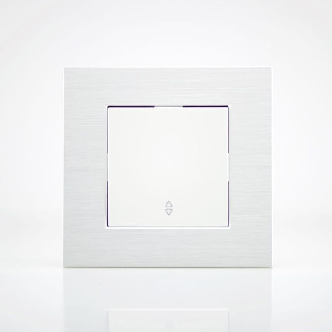 Plaque de finition métal alu 1 poste 84x87x10mm