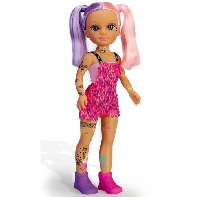 Getatoeëerde pop Famosa Every Day
