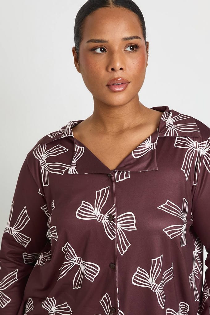 boohoo Dames Plus Boogprint langarmig overhemd & broek pyjama set | Chocoladebruin | Maat: 48