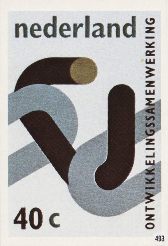 Briefkaart met afbeelding Ontwikkelingssamenwerking postzegel