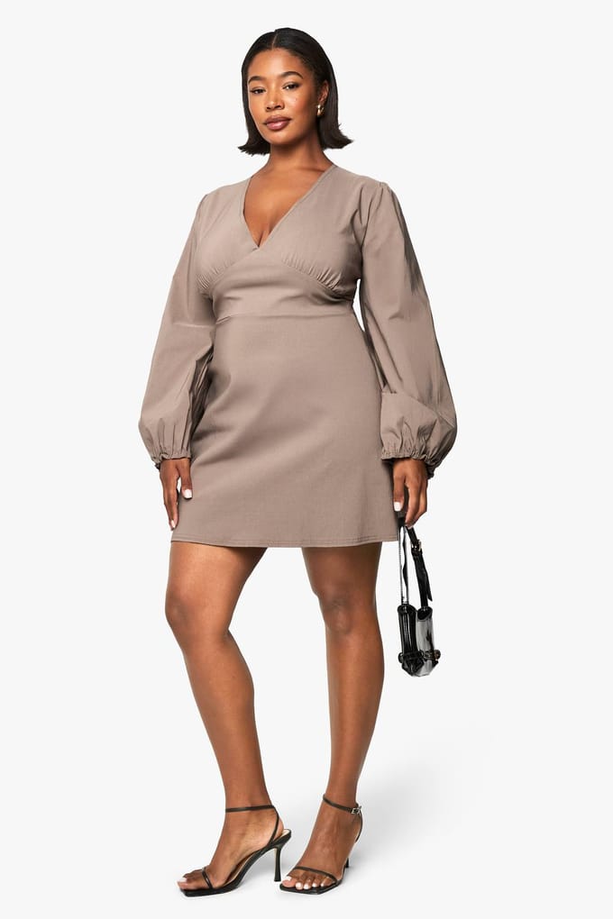 boohoo Dames Plus geraffelde blousonmouw shiftjurk | Mocha | Maat: 28