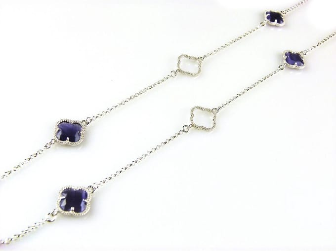 model Fiori open klavers collier in zilver paarse klavers