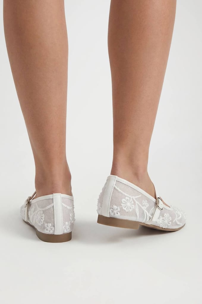 boohoo Dames Bruids Ballerina's Met Kraaltjes Mesh En Gespsluiting | Wit | Maat: 40