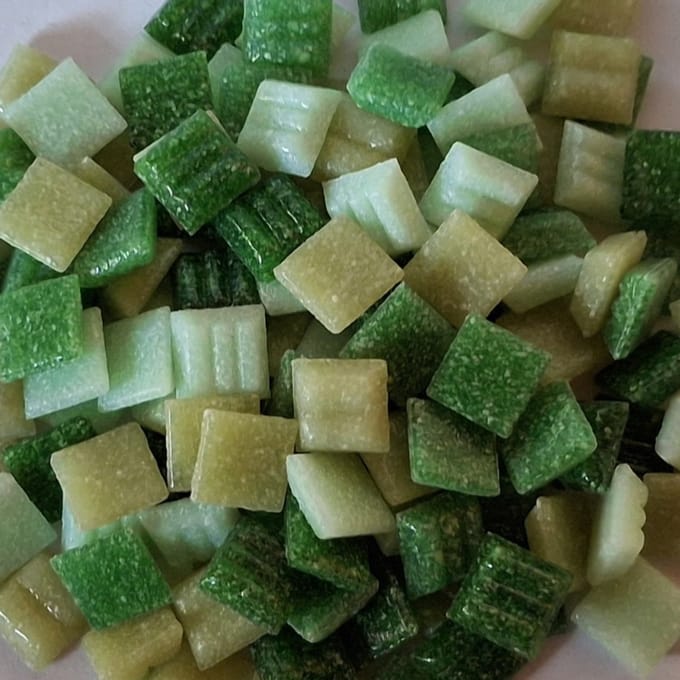 Mozaiek steentjes Glas Vierkant 1x1 cm groen mix 300 gram