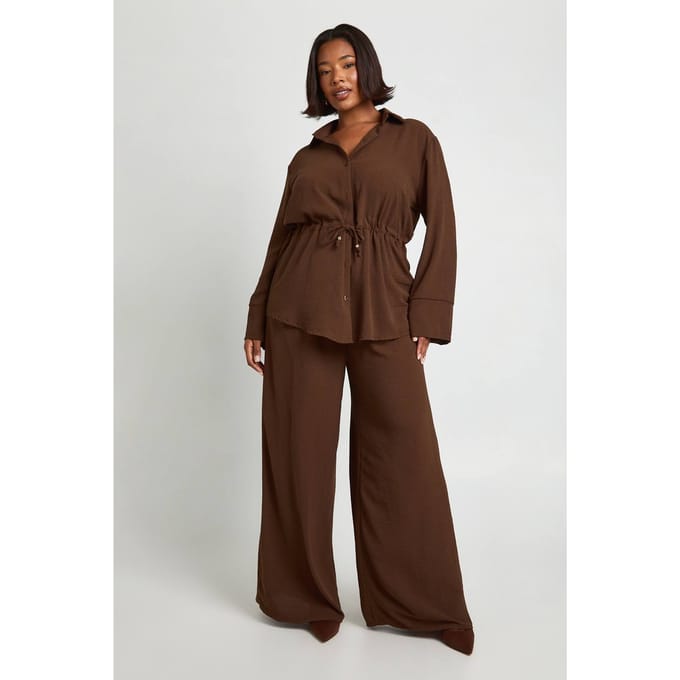 boohoo Dames Plus Geweven Overhemd met gebonden taille & broek co-ord | Chocoladebruin | Maat: 52