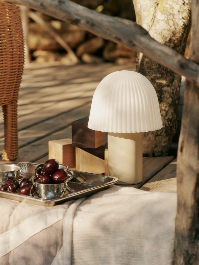 Ferm Living Frill Draagbare Lamp Kasjmier/ Wit