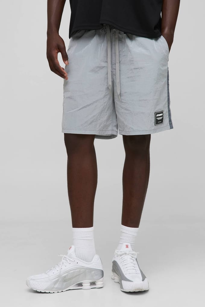 Relaxte pasvorm hoogglanzende gerimpelde nylonshorts | Light Grey | Size Medium