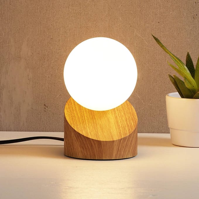 Nowa LED tafellamp Alisa met voet in houten optiek