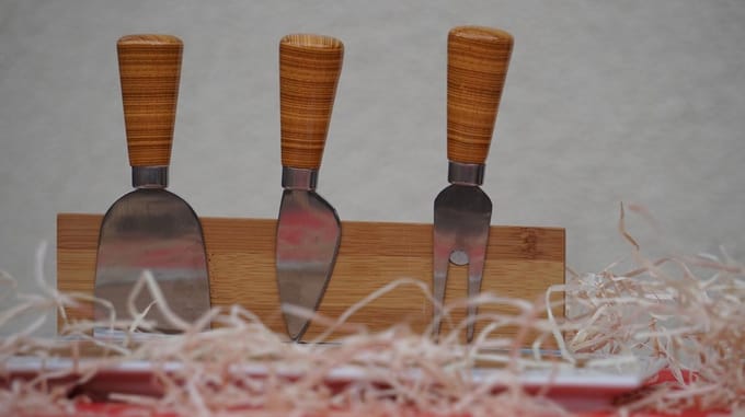 Kaasplank - serveerplankje "Mama" - standaardje "Hartje" - cadeaupakket - Moederdag