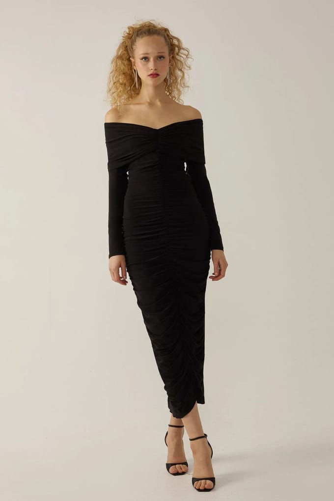 Een Schouderloze Drapé Bodycon Maxi Jurk
