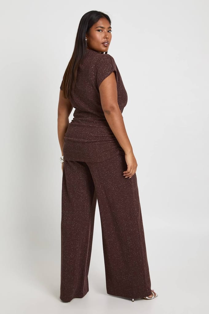 boohoo Dames Plus Glitter Ribgebreide Wijde Pijpenbroek | Bruin | Maat: 56