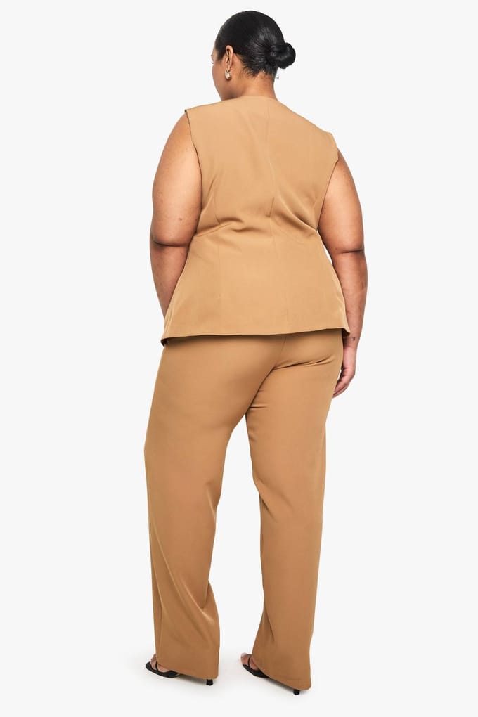 boohoo Dames PLUS RECHTE BROKEN OP MAAT | Camel | Maat: 18