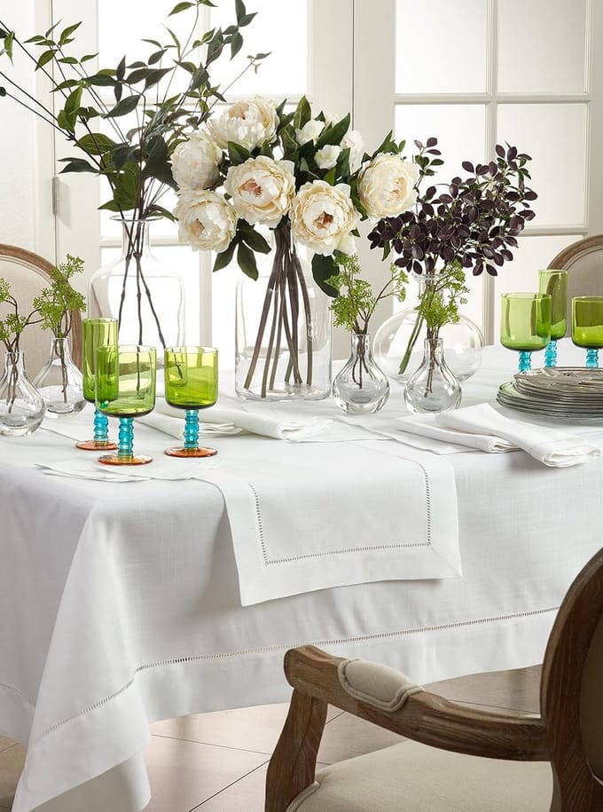 Tafelkleed - Eettafelkleed - Feestelijke Tafel - Gestikte Rand - 70x120 cm - Wit