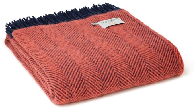 Plaid Herringbone Flamingo & Navy - 150x183 - Nieuw Wol - Tweedmill UK