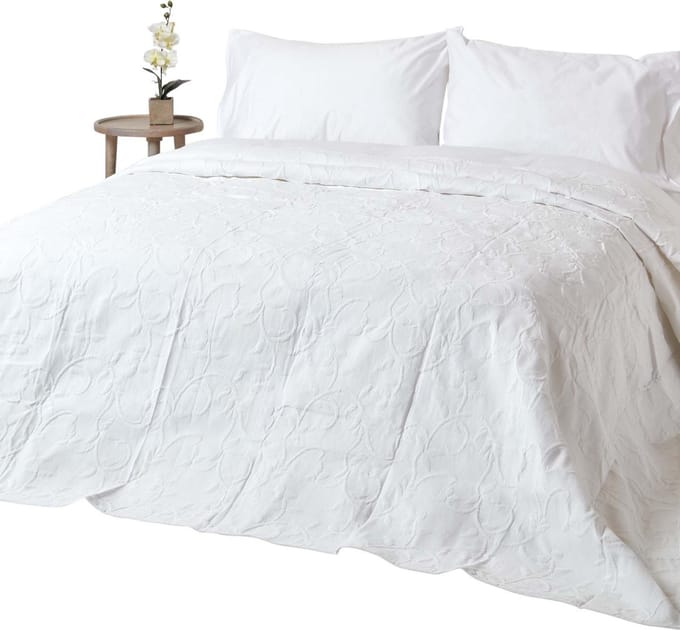 Homescapes Witte Matelassé Sprei, 230 x 260 cm