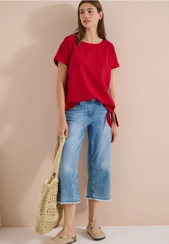 Blouse met ronde hals en knoopdetail