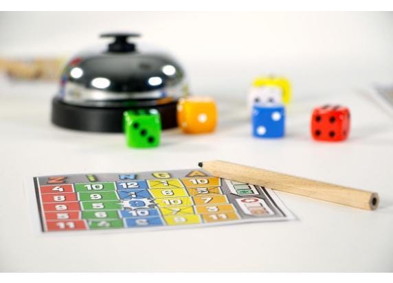 999 Games - Zinga Dobbelspel - Reactiespel - bevat spelregels in NL, DE, EN, ES, FR