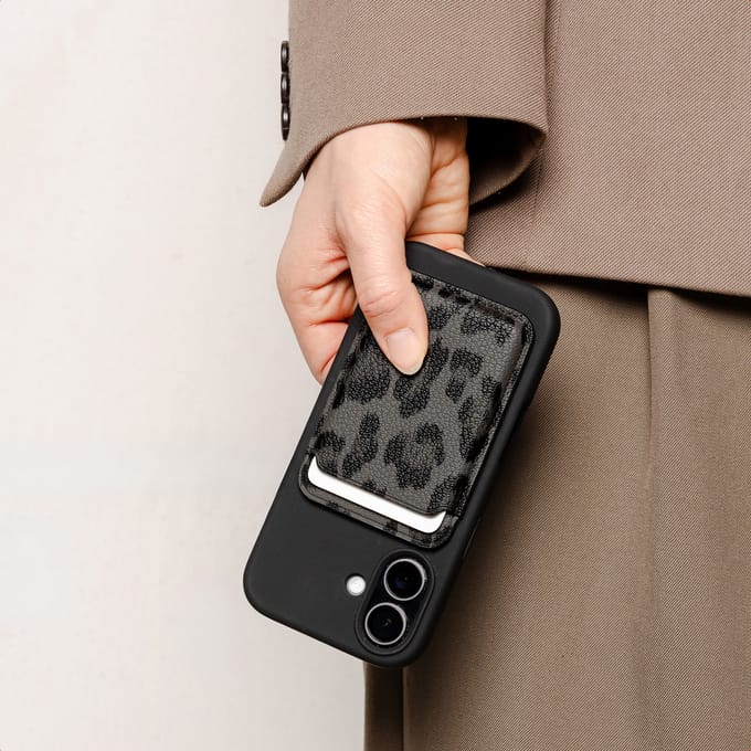 Selencia Sabi Pashouder geschikt voor MagSafe - Wallet Kaarthouder - Midnight Black