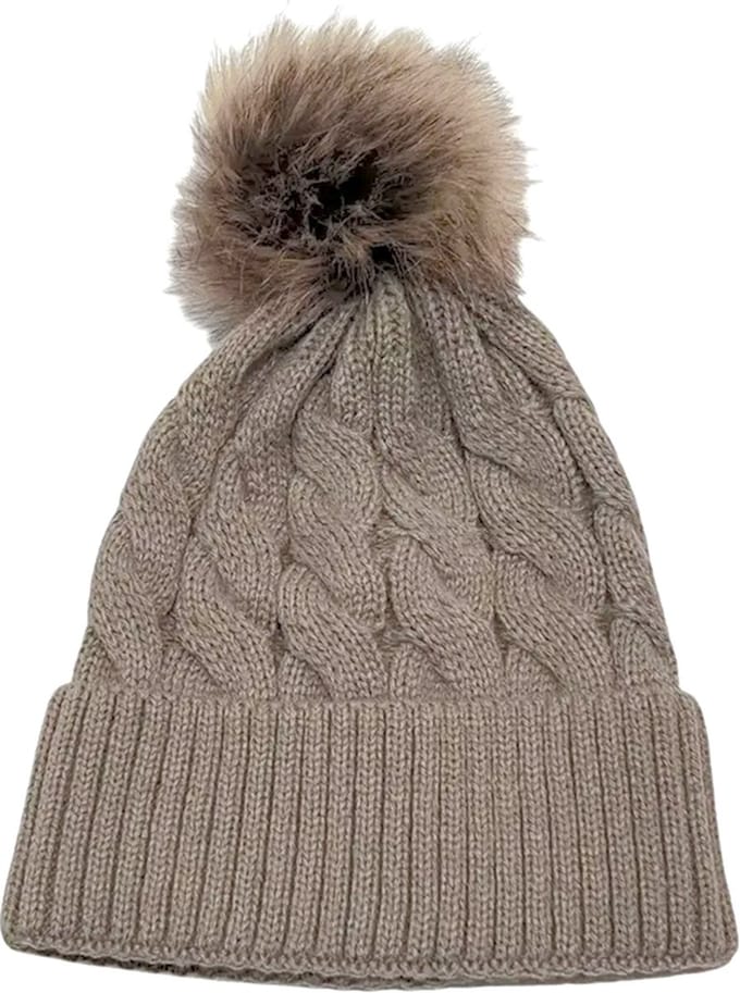 Muts met pompon - taupe damesmuts met fleece en breisel - gebreide wintermuts taupe - STUDIO Ivana