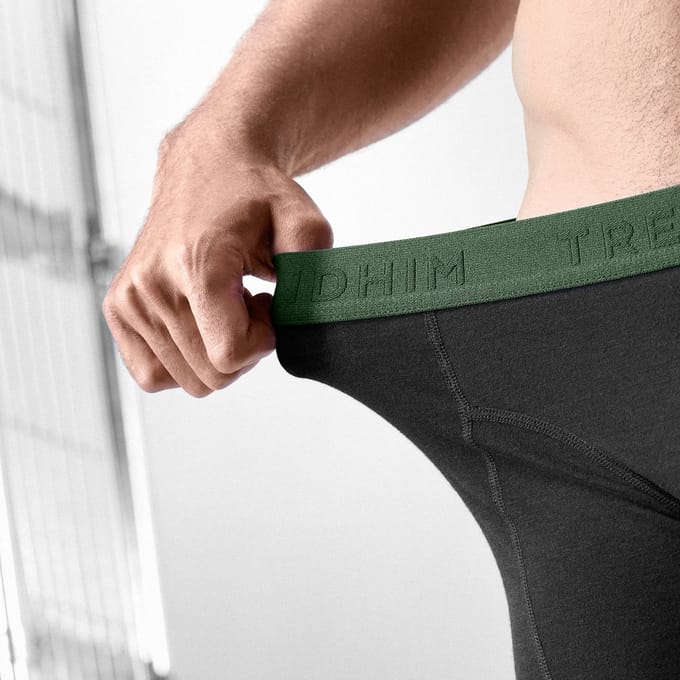 FreeFeel | Zwarte bamboe boxershort met olijfgroene tailleband
