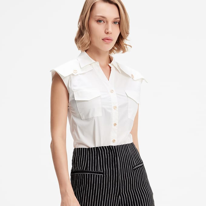 Mouwloos shirt met flappen op schouders