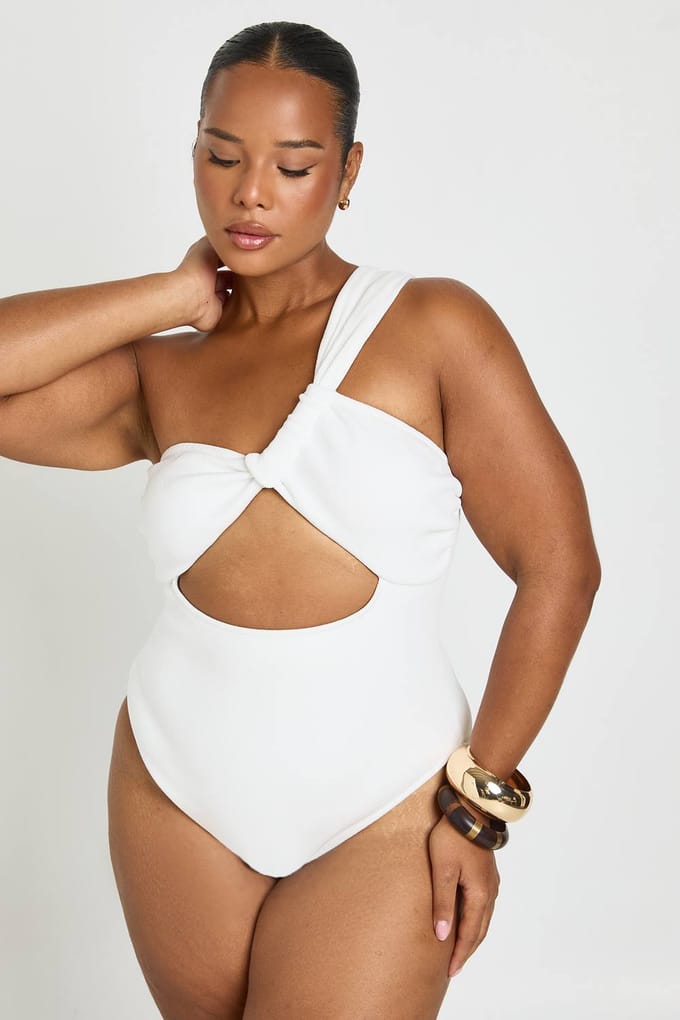 boohoo Dames Plus Asymmetrisch Badpak Met Cut-out In Het Midden | Wit | Maat: 46