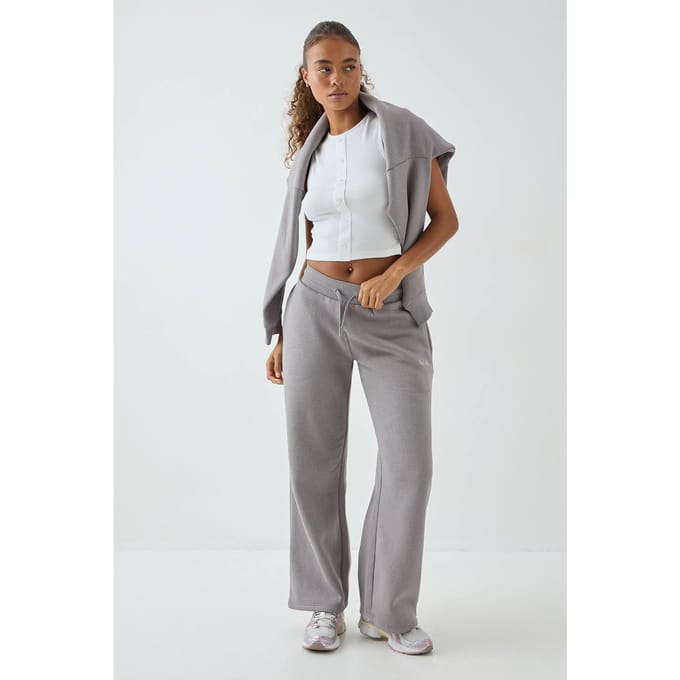 Dames DSGN Studio Square Script Geborduurd Geribbeld Nauwsluitend Mouwloos Top met Knoopsluiting | Wit | Maat: Medium