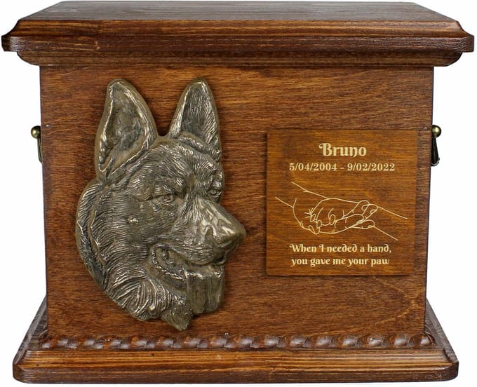Persoonlijke urn voor Duitse Herder met gravure en reliëf voor as.