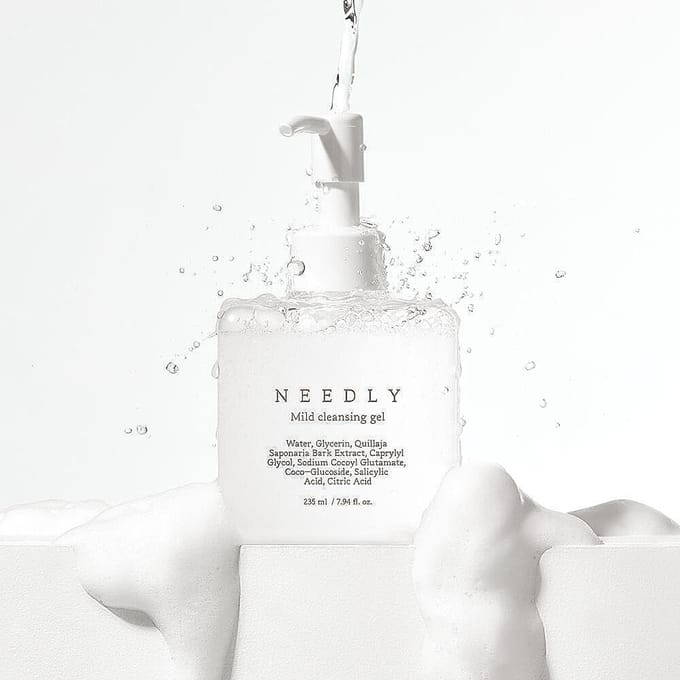 Mild Cleansing Gel 235 ml / 7.94 fl. oz. white