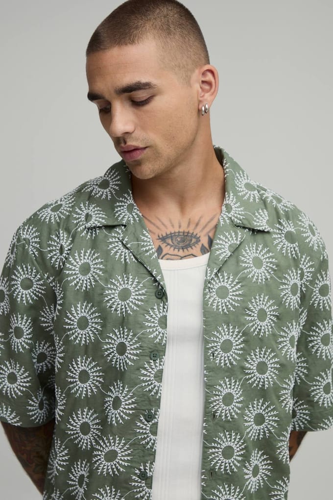 Oversized Geborduurd Shirt Met Korte Mouwen En Reverskraag | Sage | Size Medium
